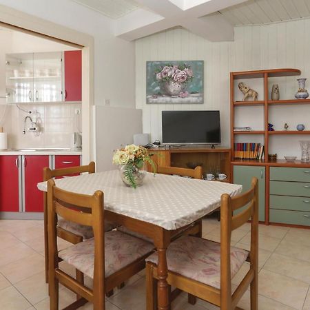 2 Bedroom Stunning Apartment In Kastel Kambelovac Kastela Bagian luar foto