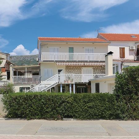 2 Bedroom Stunning Apartment In Kastel Kambelovac Kastela Bagian luar foto