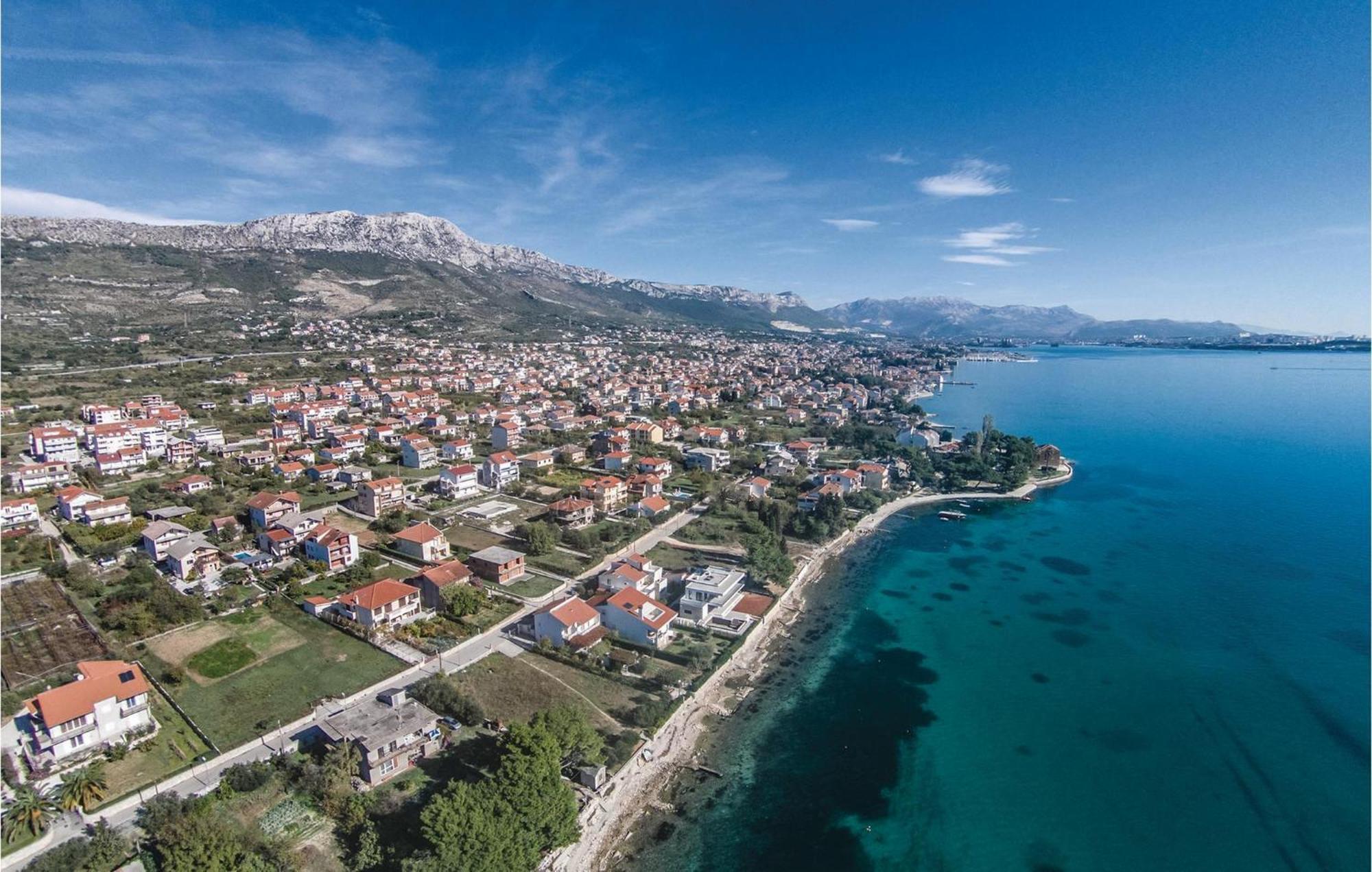 2 Bedroom Stunning Apartment In Kastel Kambelovac Kastela Bagian luar foto