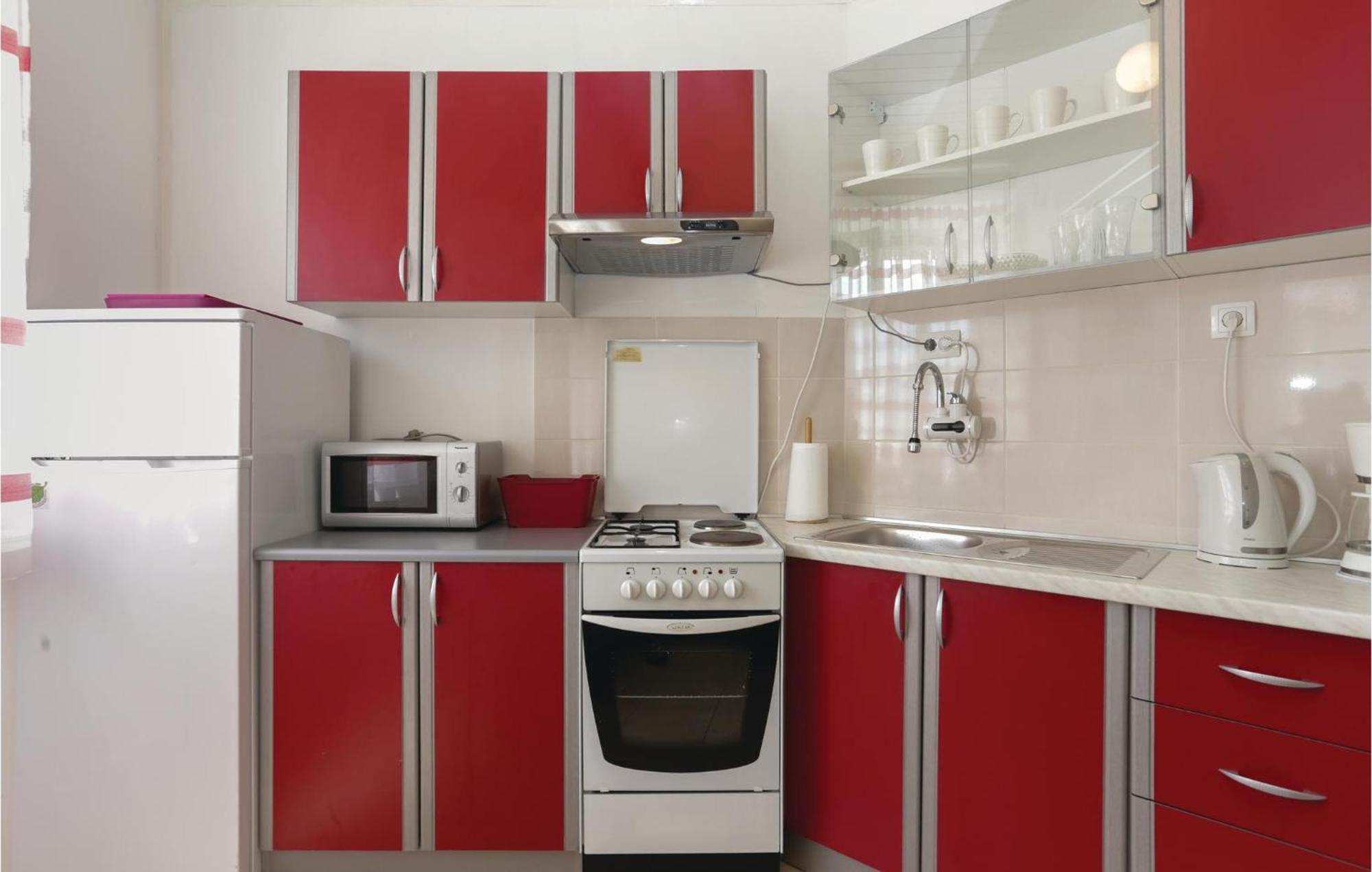 2 Bedroom Stunning Apartment In Kastel Kambelovac Kastela Bagian luar foto