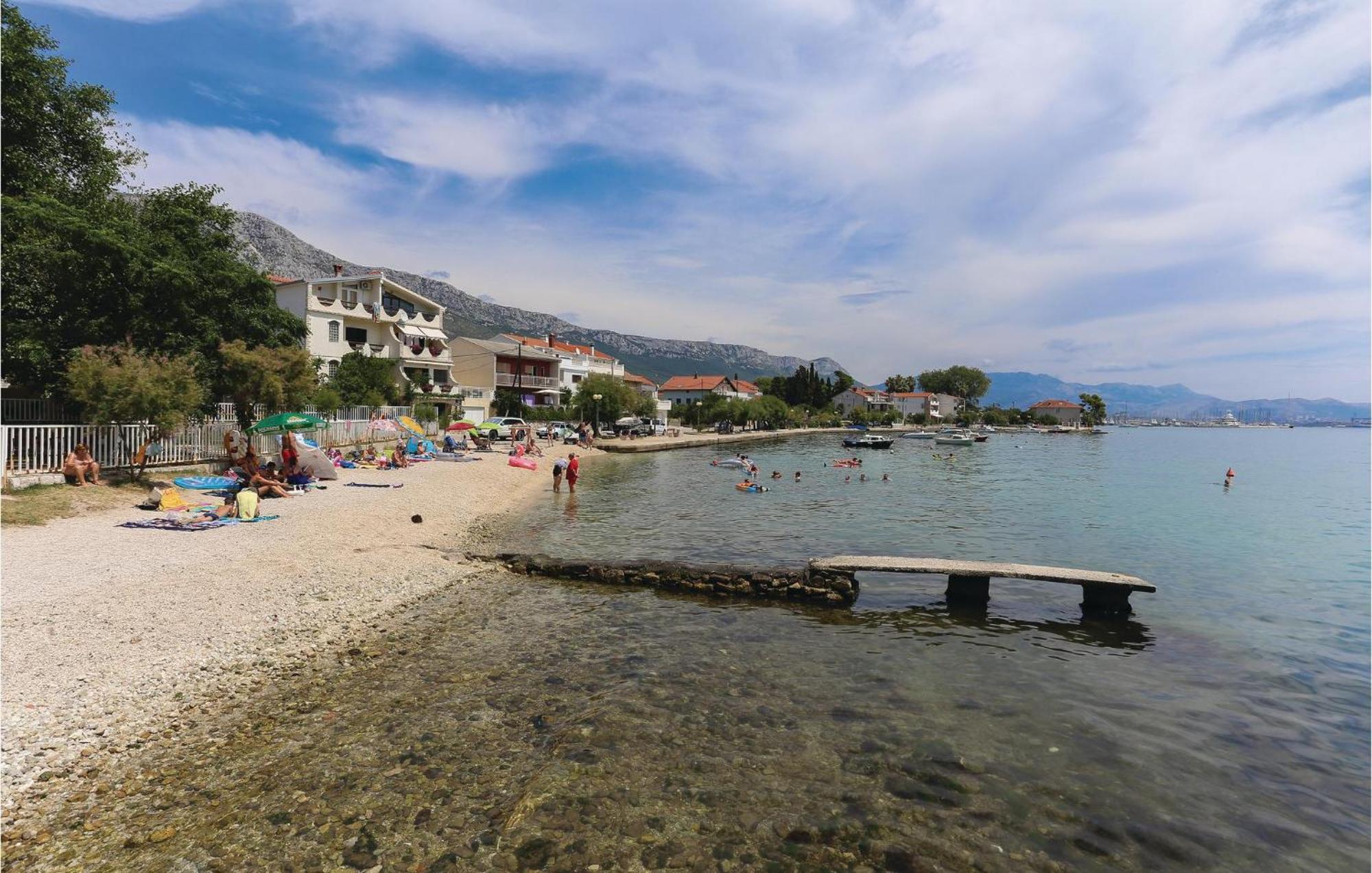 2 Bedroom Stunning Apartment In Kastel Kambelovac Kastela Bagian luar foto
