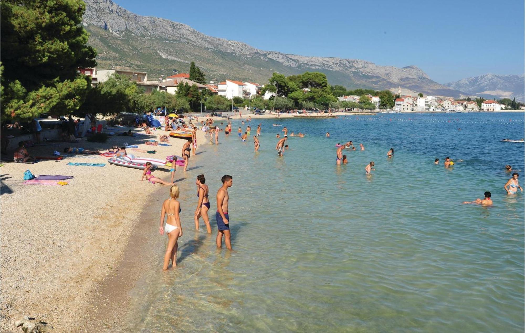 2 Bedroom Stunning Apartment In Kastel Kambelovac Kastela Bagian luar foto
