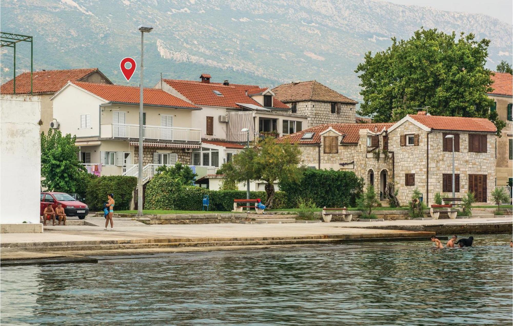 2 Bedroom Stunning Apartment In Kastel Kambelovac Kastela Bagian luar foto
